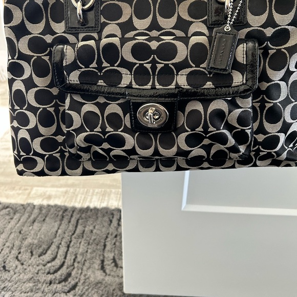 Coach Black and Cream Signature Shoulder Bag - Picture 2 of 10